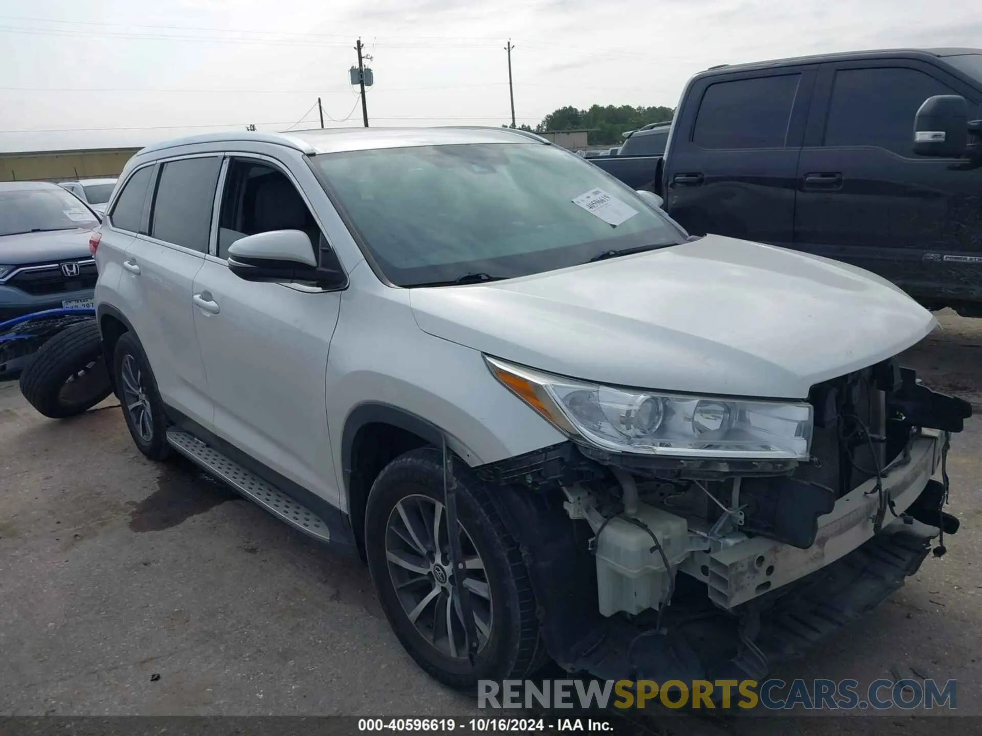 1 Photograph of a damaged car 5TDKZRFH8KS552846 TOYOTA HIGHLANDER 2019