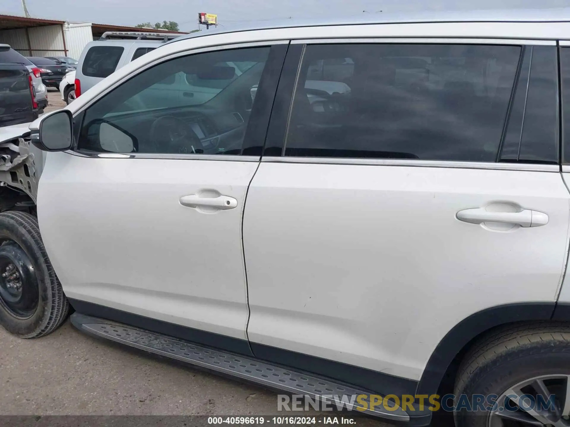 14 Photograph of a damaged car 5TDKZRFH8KS552846 TOYOTA HIGHLANDER 2019