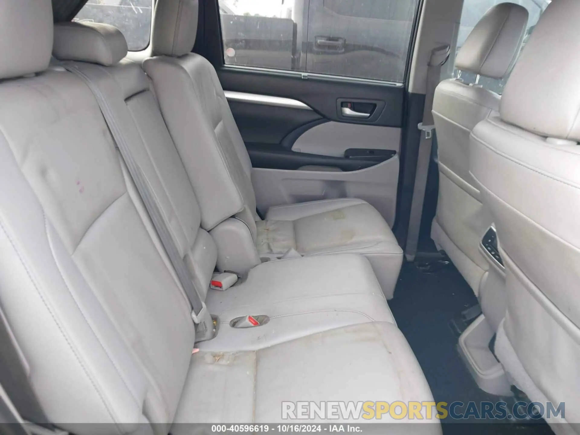 8 Photograph of a damaged car 5TDKZRFH8KS552846 TOYOTA HIGHLANDER 2019