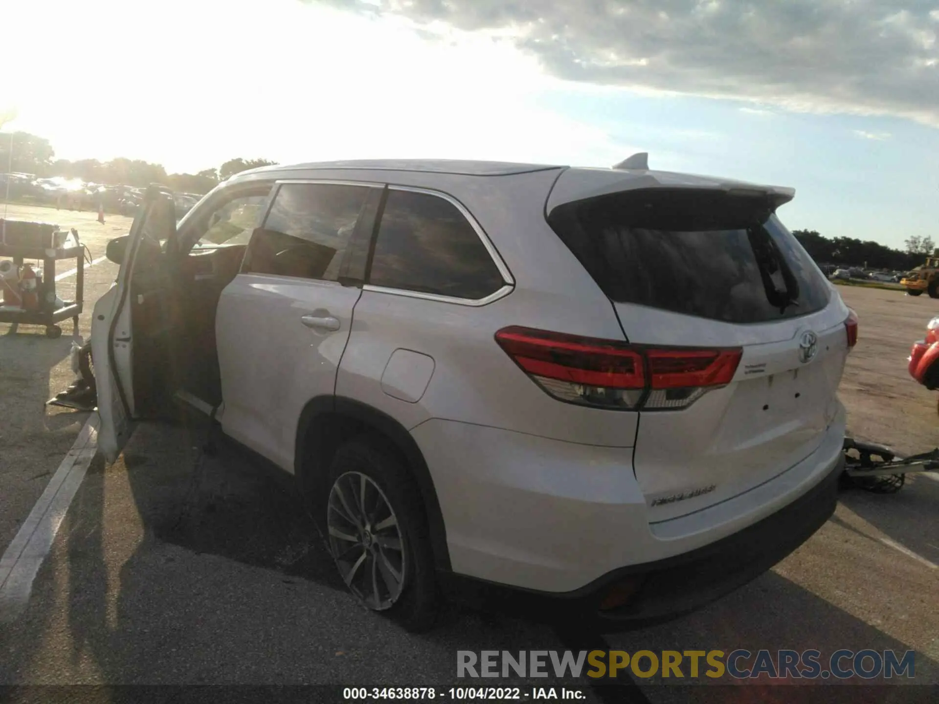 3 Фотография поврежденного автомобиля 5TDKZRFH8KS562728 TOYOTA HIGHLANDER 2019
