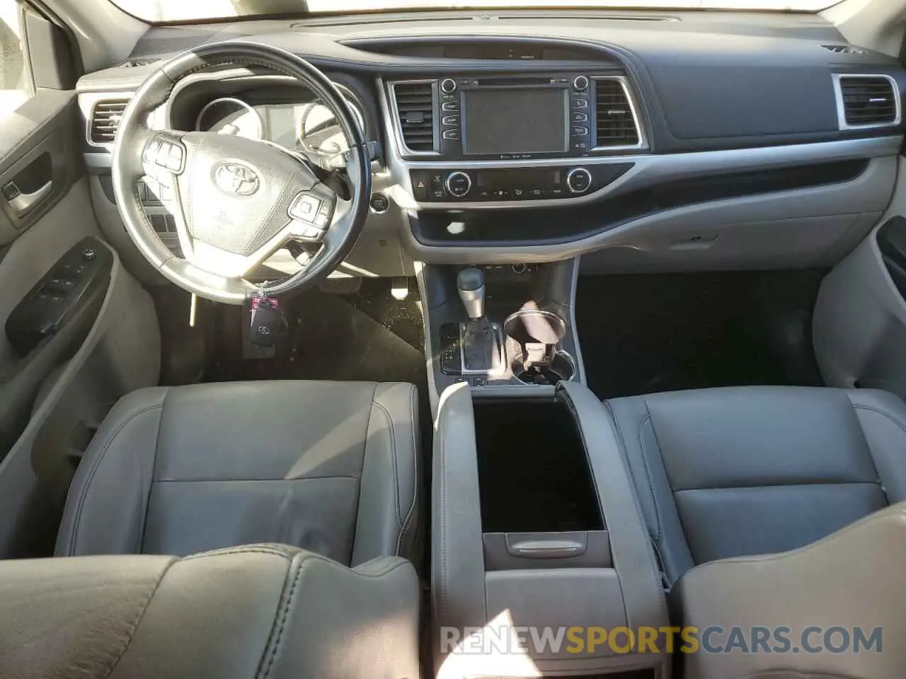 8 Photograph of a damaged car 5TDKZRFH8KS567928 TOYOTA HIGHLANDER 2019