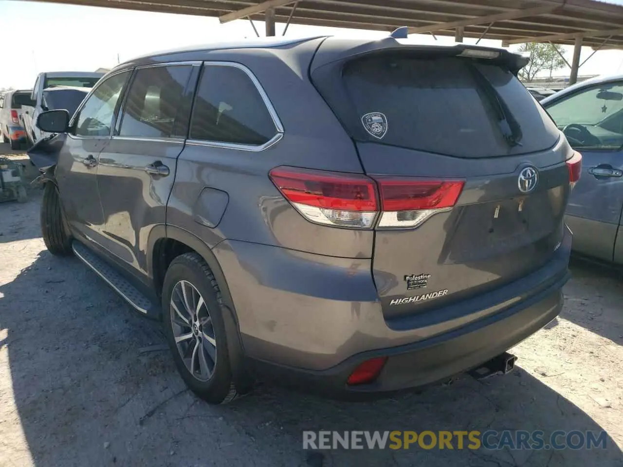 3 Photograph of a damaged car 5TDKZRFH9KS306890 TOYOTA HIGHLANDER 2019