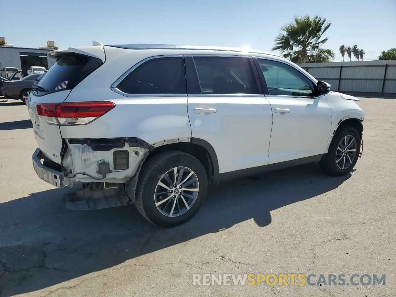 3 Photograph of a damaged car 5TDKZRFH9KS322426 TOYOTA HIGHLANDER 2019