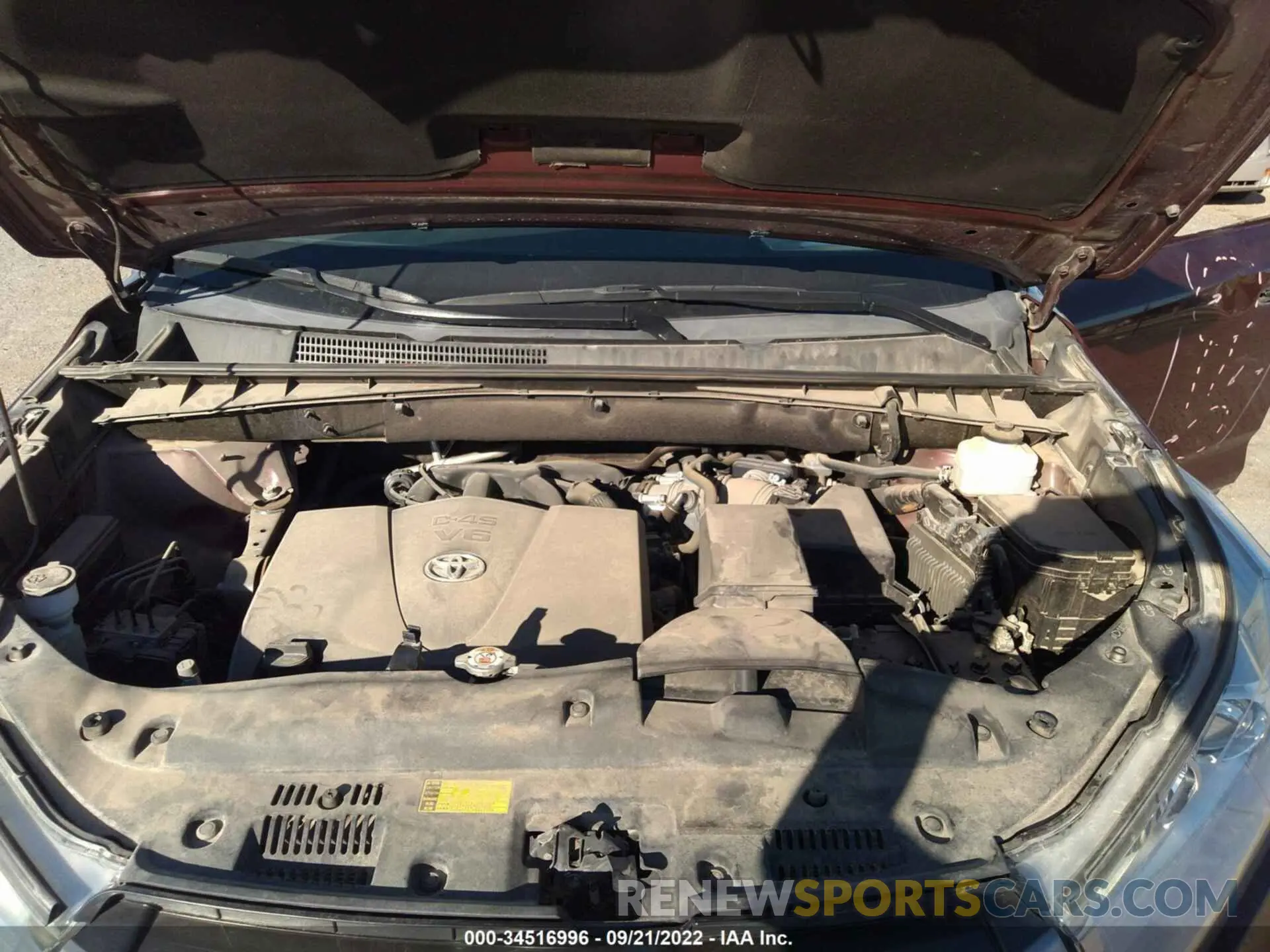 10 Photograph of a damaged car 5TDKZRFH9KS341199 TOYOTA HIGHLANDER 2019