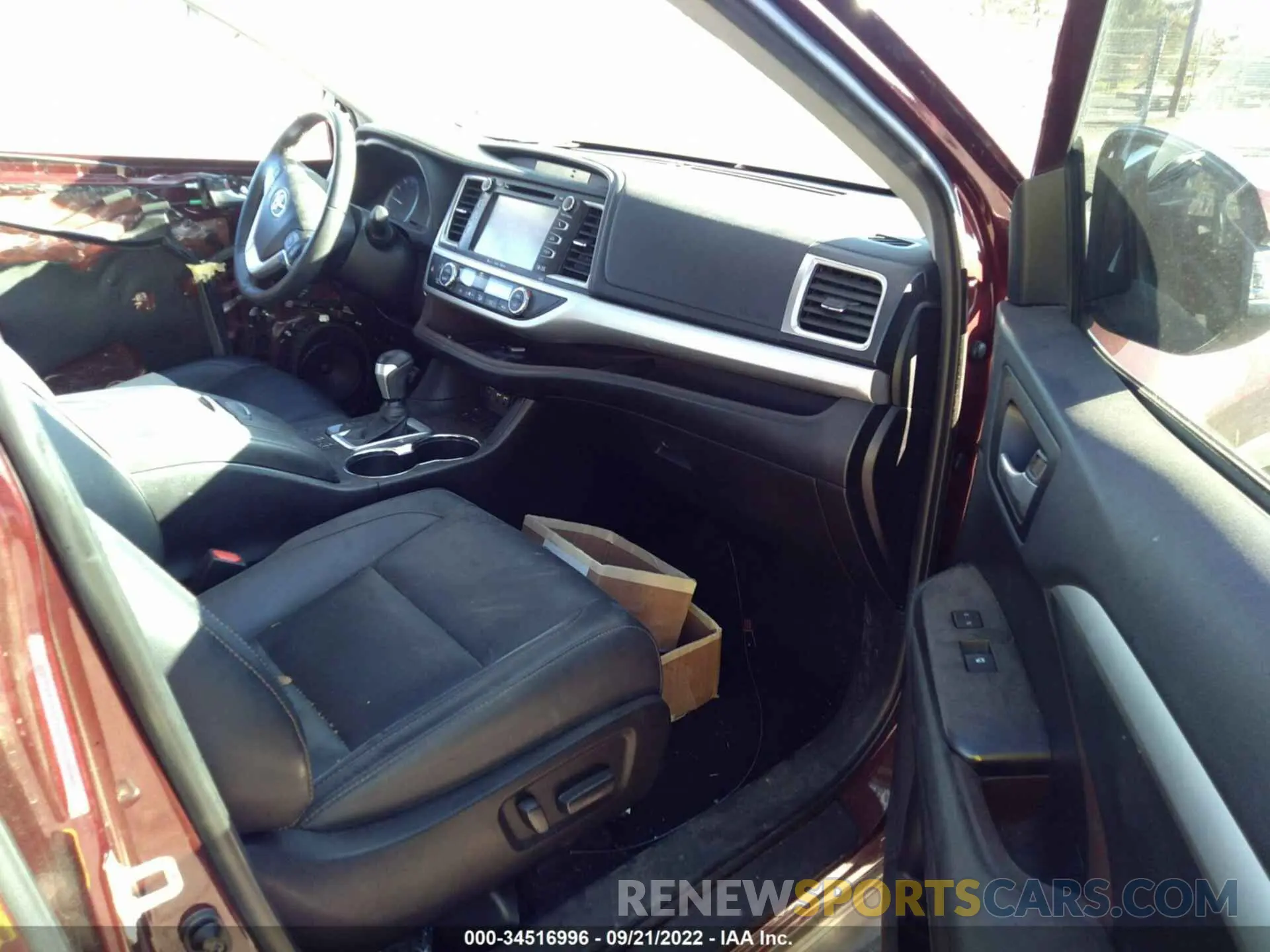 5 Photograph of a damaged car 5TDKZRFH9KS341199 TOYOTA HIGHLANDER 2019