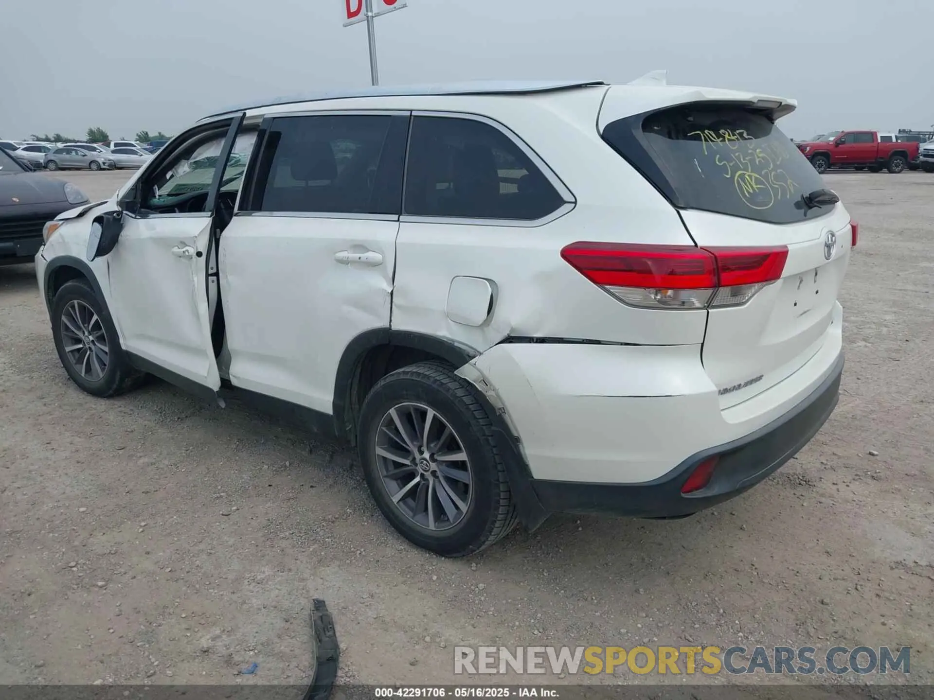 3 Фотография поврежденного автомобиля 5TDKZRFHXKS320278 TOYOTA HIGHLANDER 2019