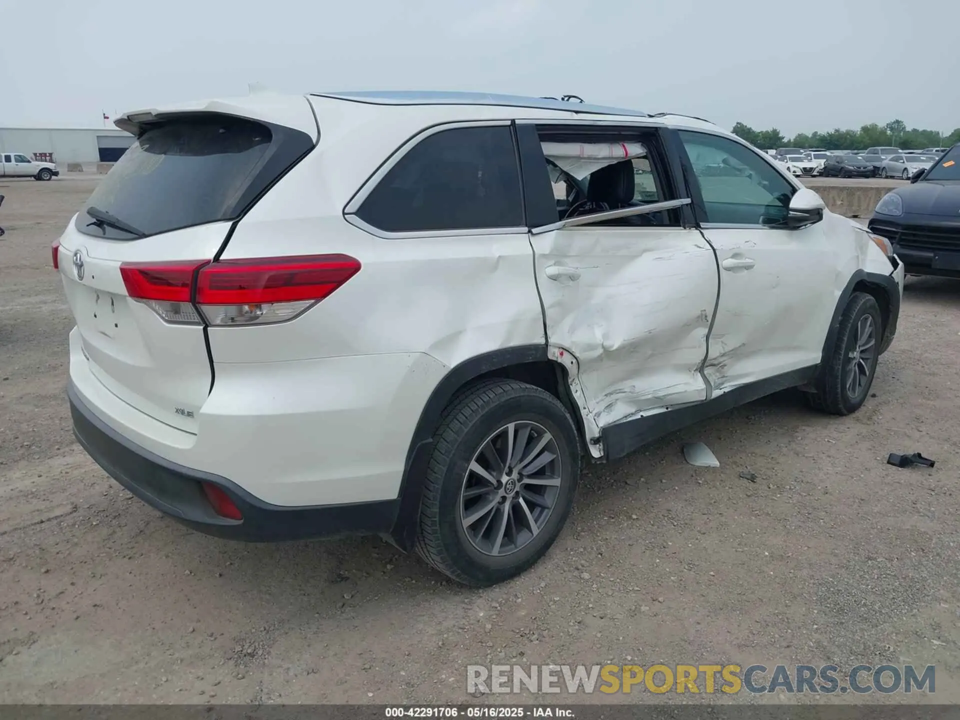 4 Фотография поврежденного автомобиля 5TDKZRFHXKS320278 TOYOTA HIGHLANDER 2019