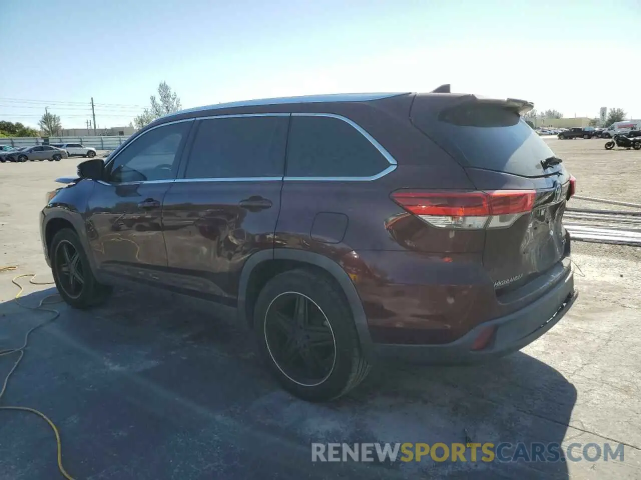 2 Photograph of a damaged car 5TDKZRFHXKS339168 TOYOTA HIGHLANDER 2019