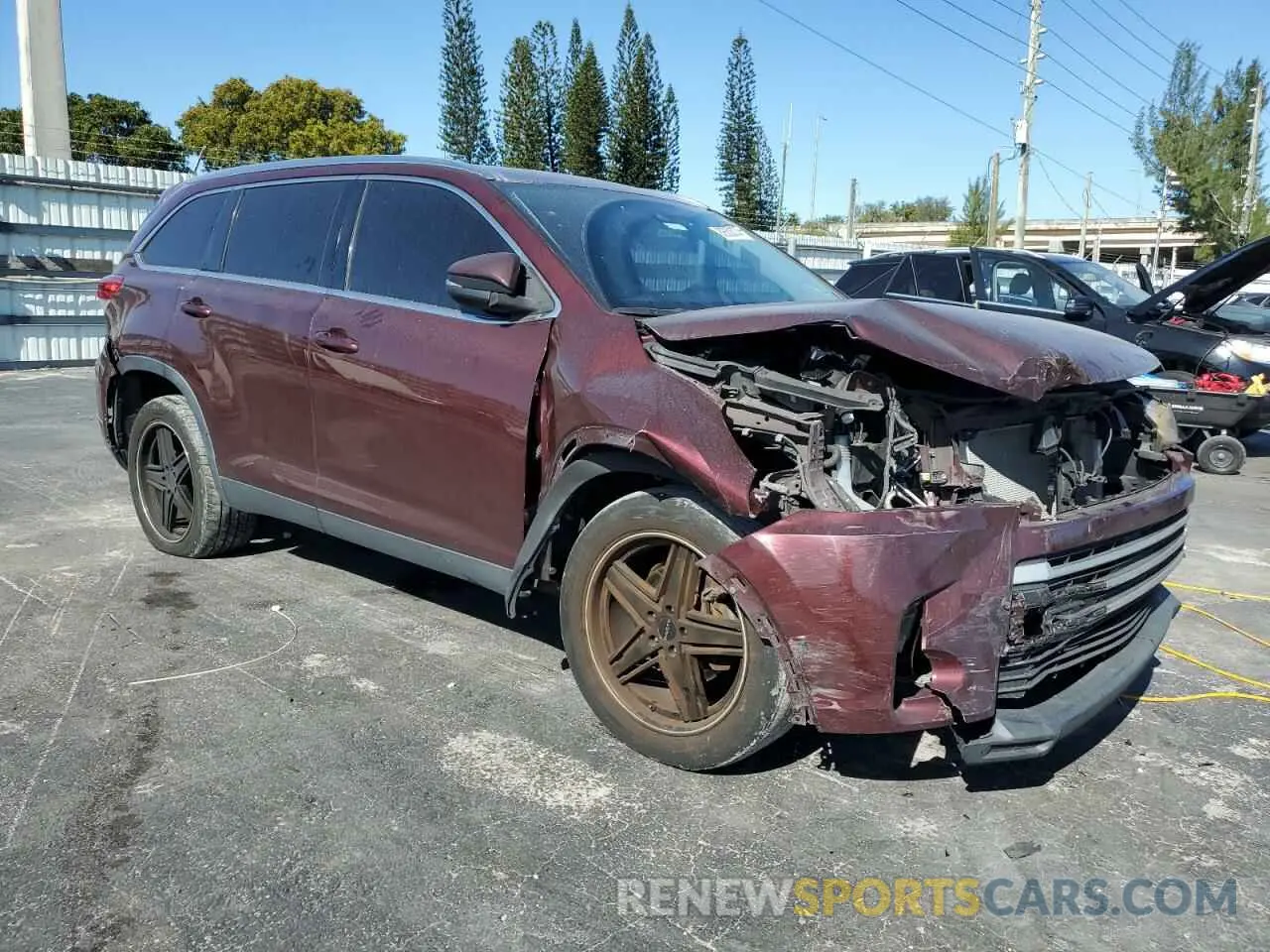 4 Photograph of a damaged car 5TDKZRFHXKS339168 TOYOTA HIGHLANDER 2019