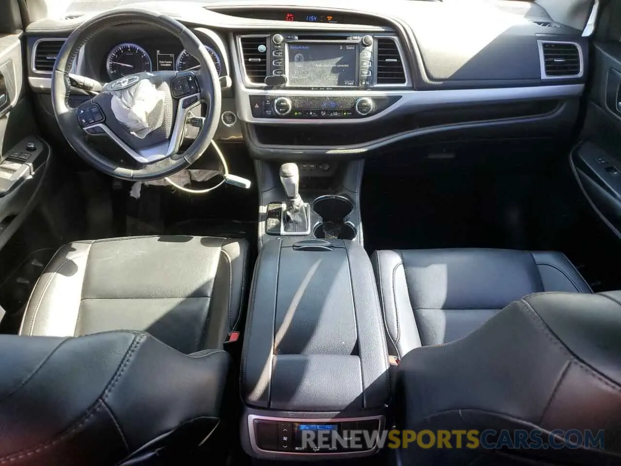8 Photograph of a damaged car 5TDKZRFHXKS339168 TOYOTA HIGHLANDER 2019