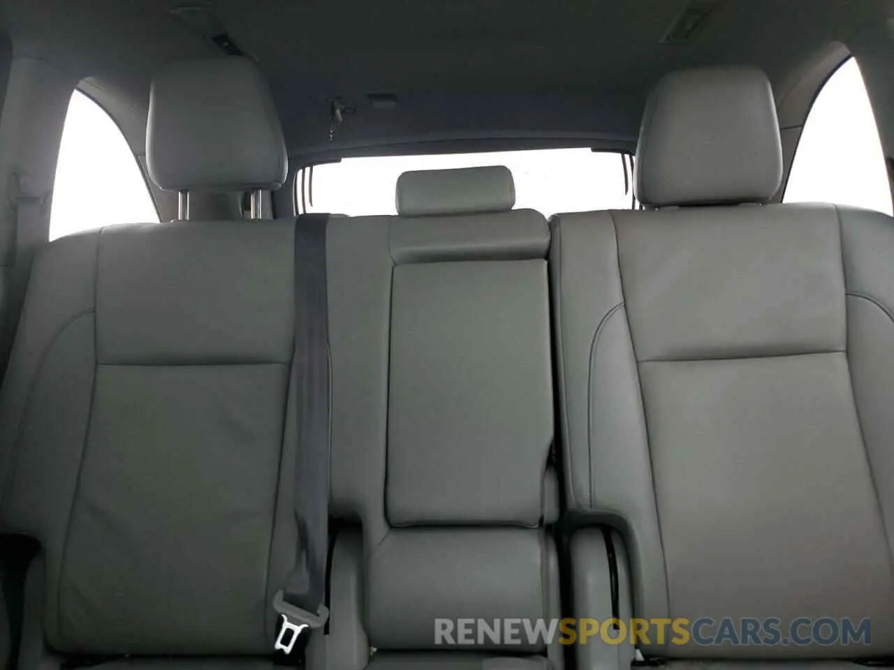 10 Photograph of a damaged car 5TDKZRFHXKS552573 TOYOTA HIGHLANDER 2019