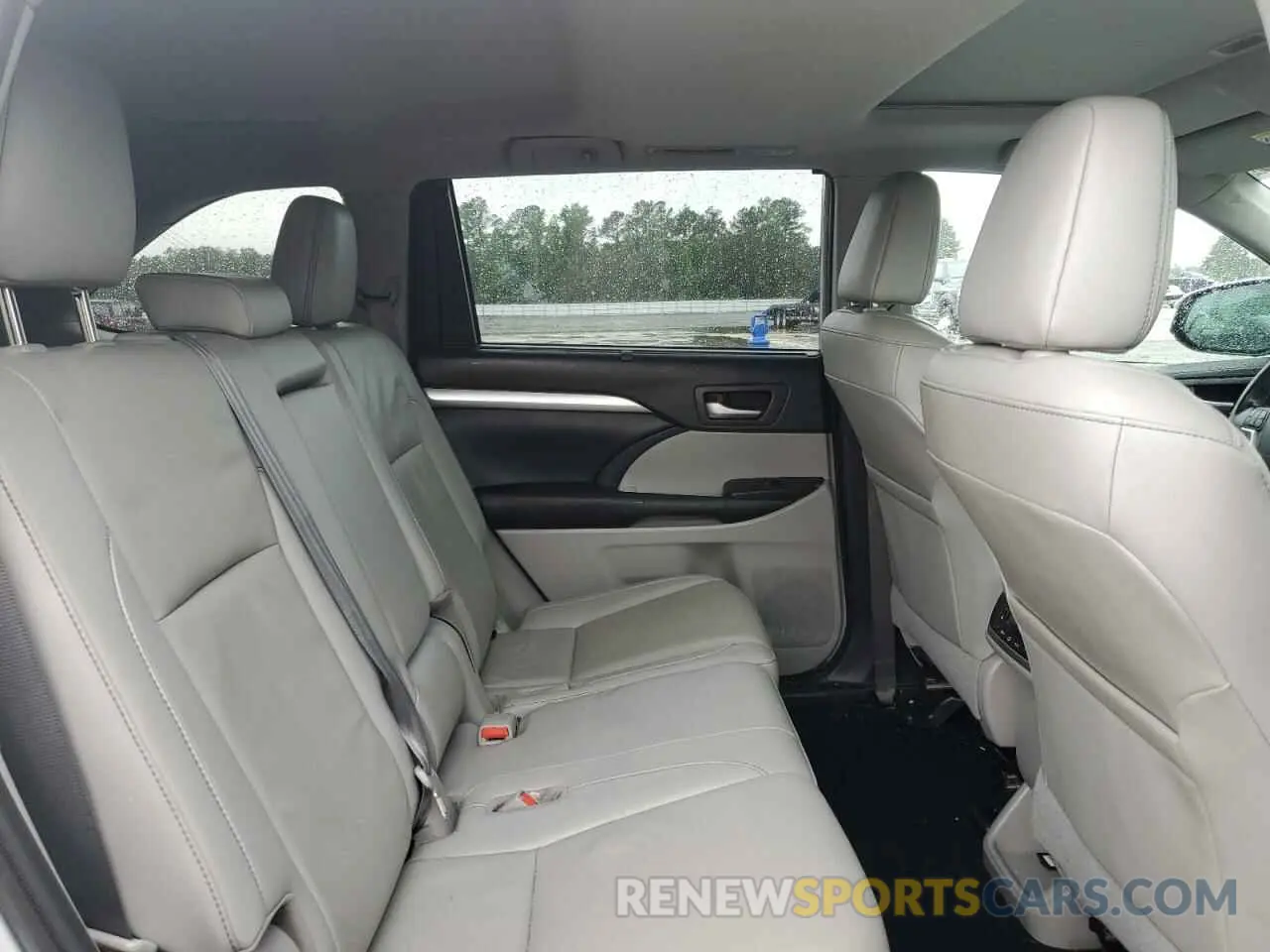 11 Photograph of a damaged car 5TDKZRFHXKS552573 TOYOTA HIGHLANDER 2019