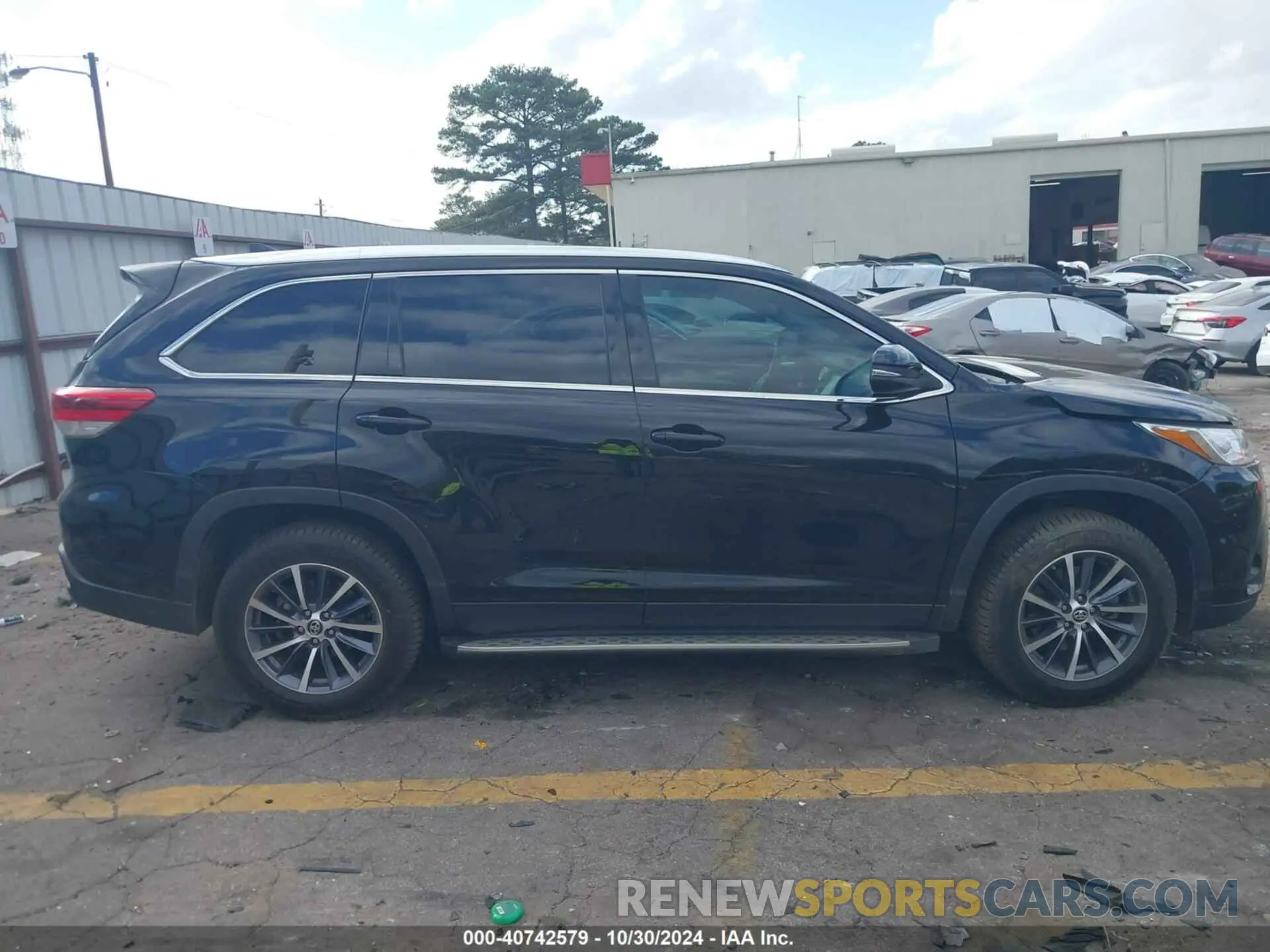 12 Photograph of a damaged car 5TDKZRFHXKS557501 TOYOTA HIGHLANDER 2019