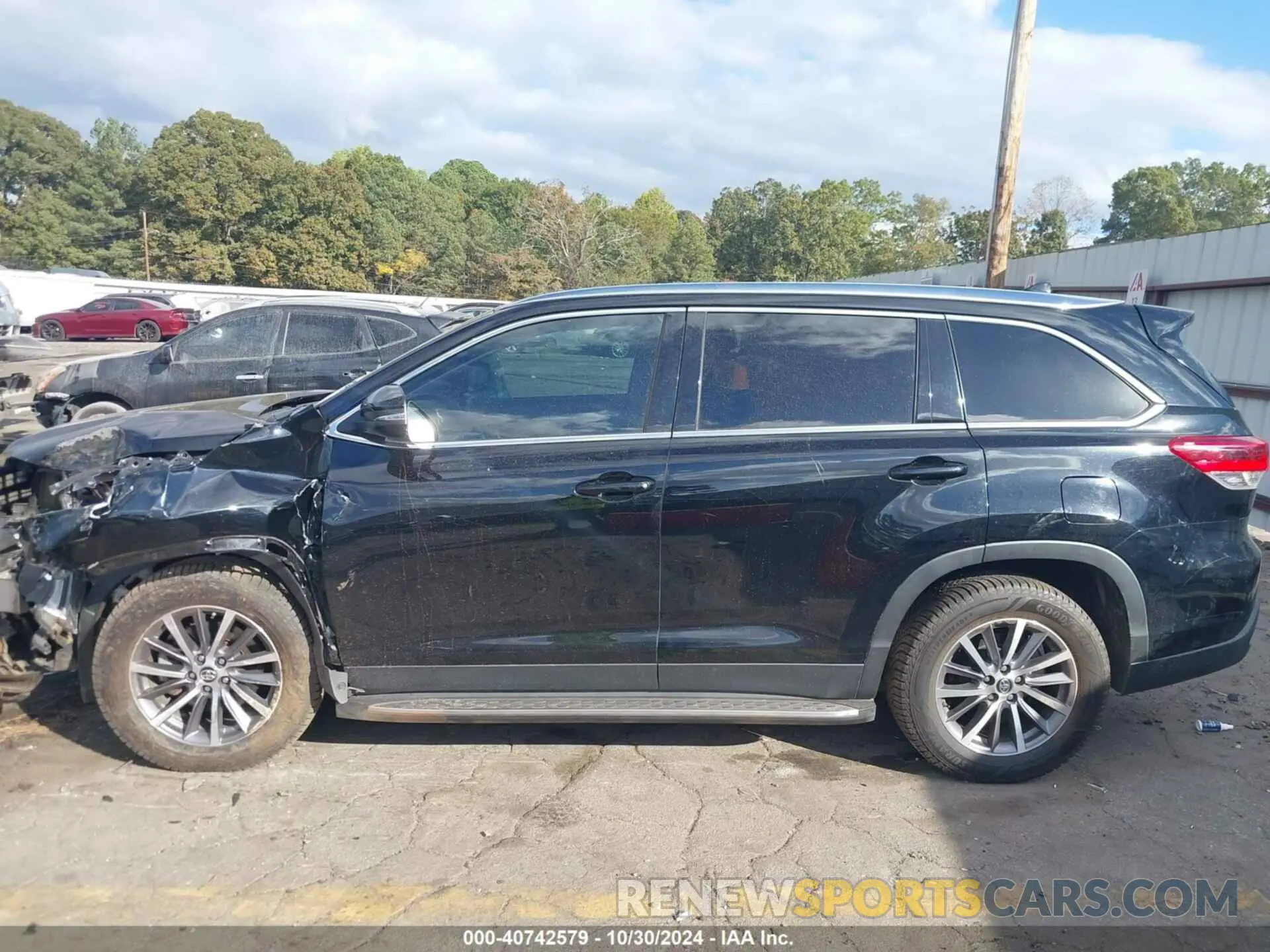 13 Photograph of a damaged car 5TDKZRFHXKS557501 TOYOTA HIGHLANDER 2019
