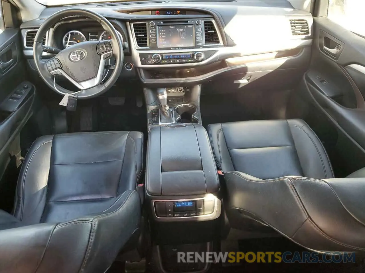 8 Photograph of a damaged car 5TDKZRFHXKS568823 TOYOTA HIGHLANDER 2019