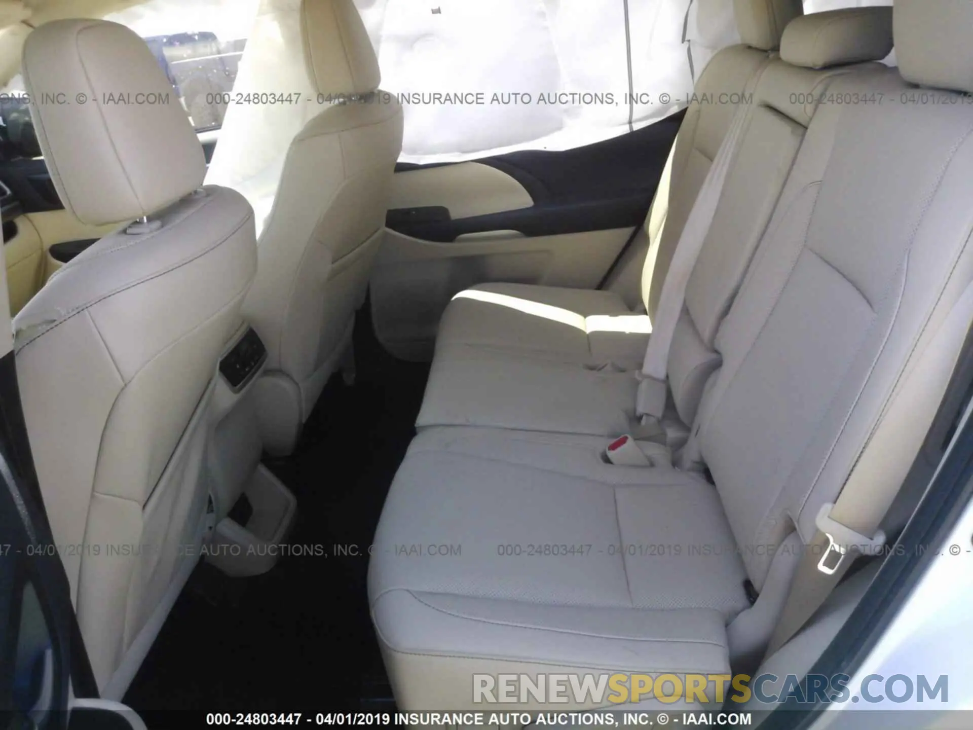 8 Photograph of a damaged car 5TDYZRFH0KS306075 TOYOTA HIGHLANDER 2019