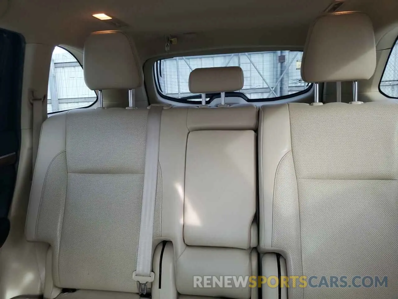 10 Photograph of a damaged car 5TDYZRFH0KS313141 TOYOTA HIGHLANDER 2019