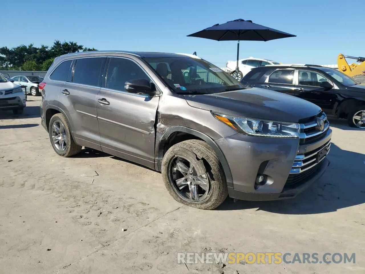 4 Photograph of a damaged car 5TDYZRFH2KS297704 TOYOTA HIGHLANDER 2019