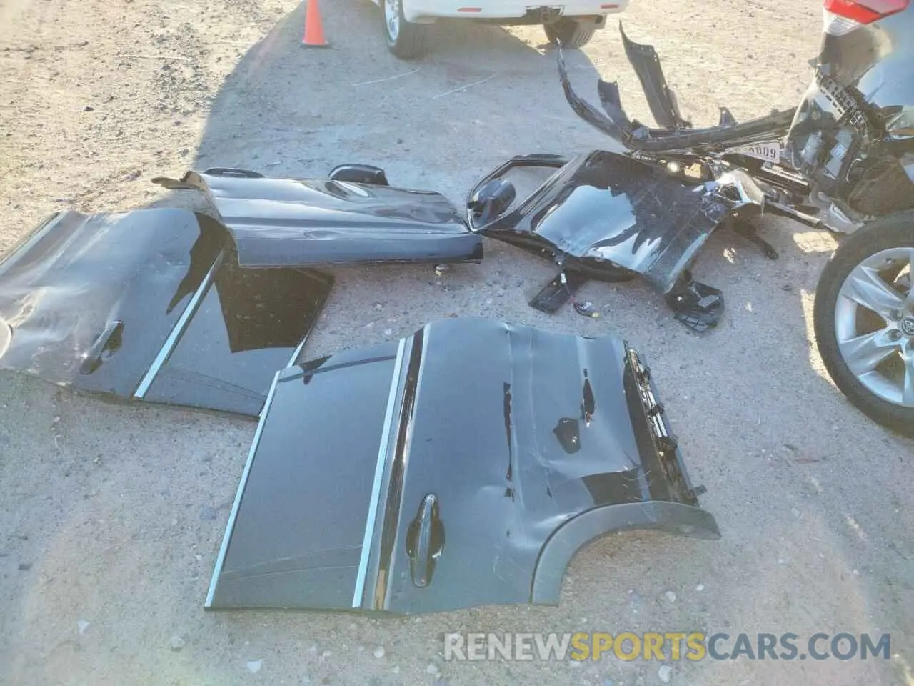 9 Photograph of a damaged car 5TDYZRFH2KS320009 TOYOTA HIGHLANDER 2019