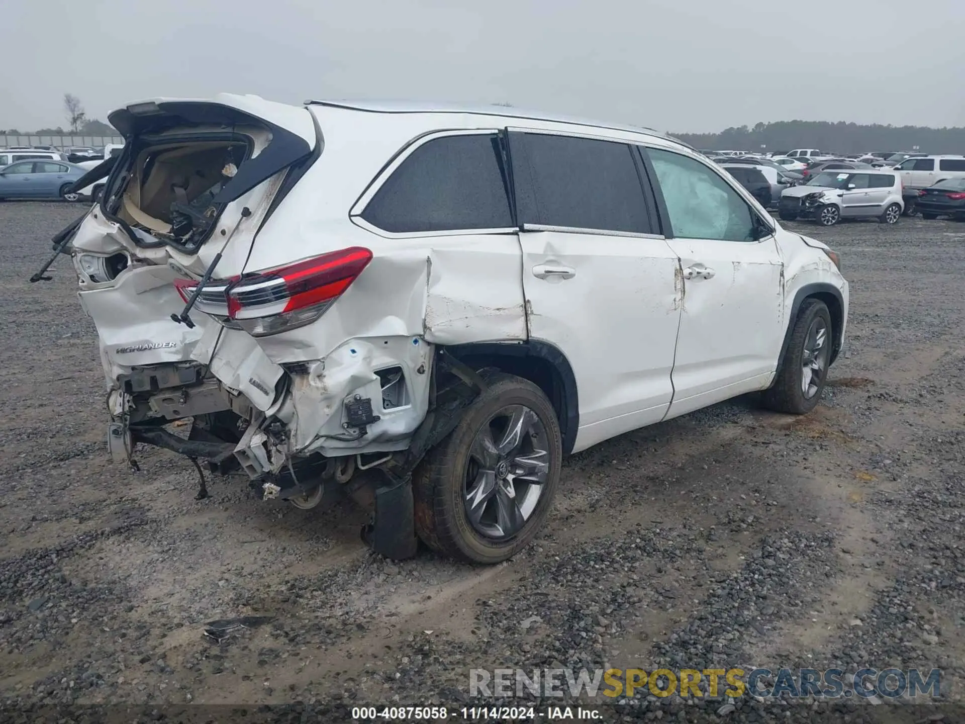 4 Photograph of a damaged car 5TDYZRFH3KS311495 TOYOTA HIGHLANDER 2019