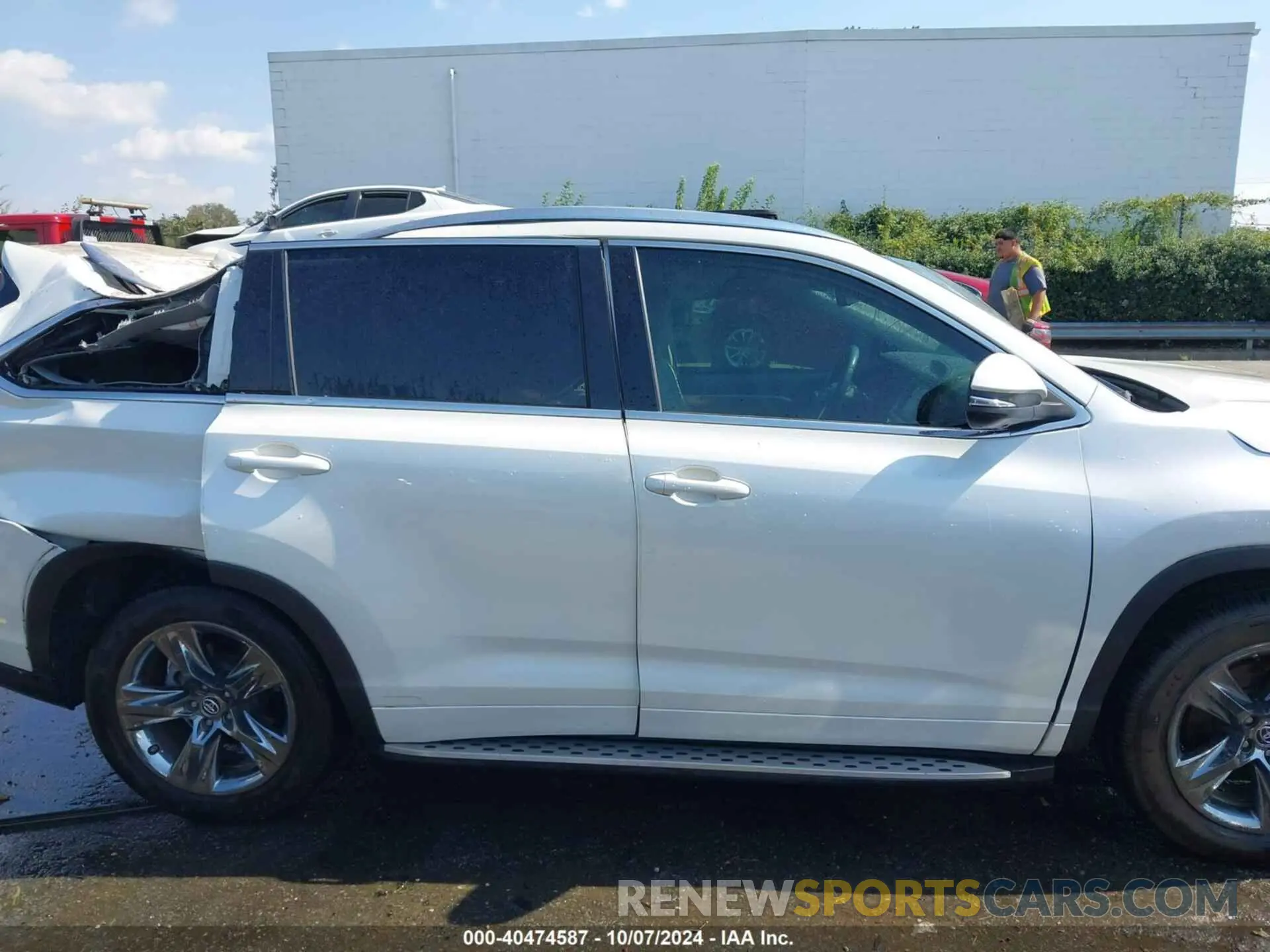 13 Photograph of a damaged car 5TDYZRFH3KS312016 TOYOTA HIGHLANDER 2019