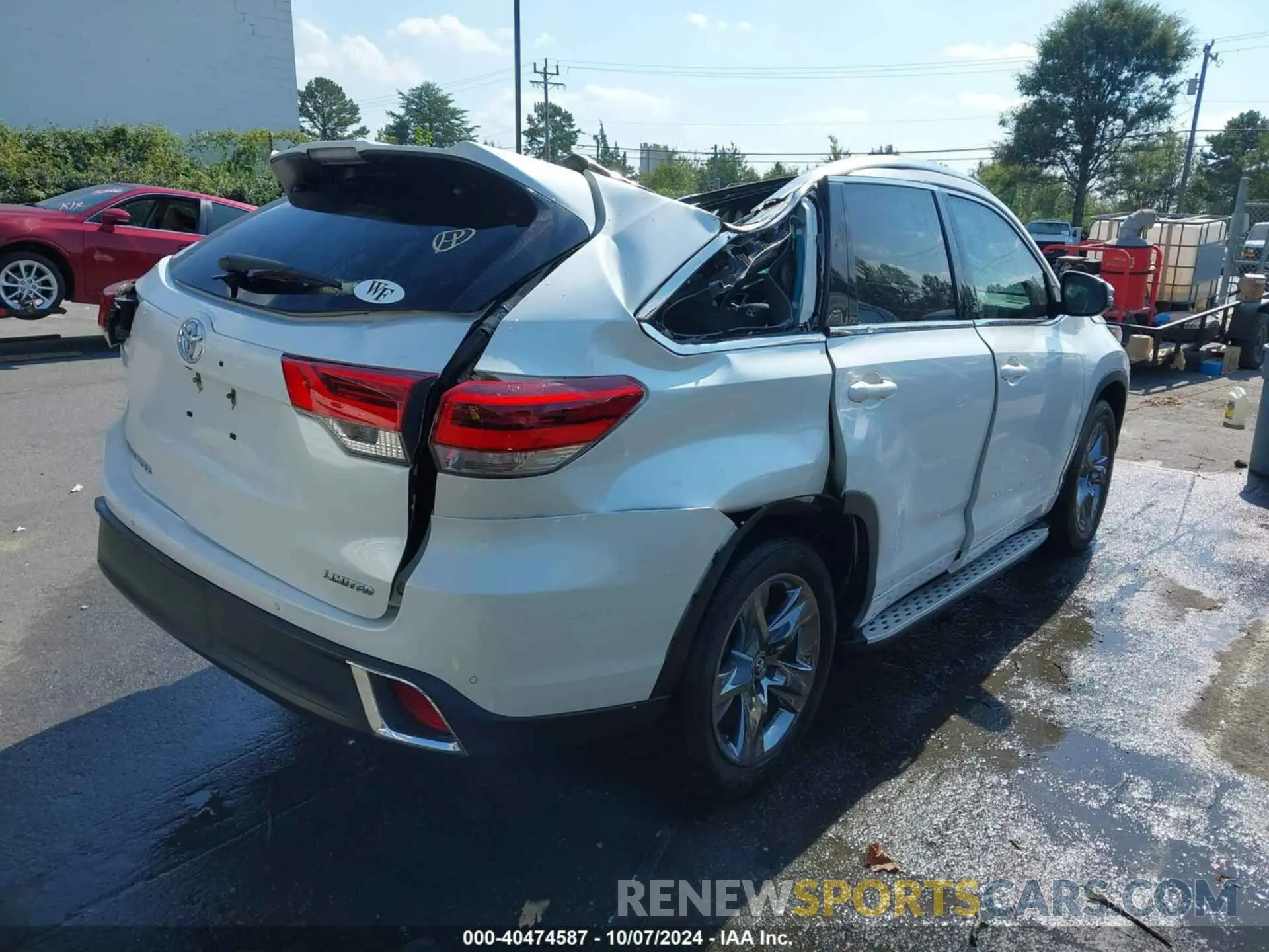 4 Photograph of a damaged car 5TDYZRFH3KS312016 TOYOTA HIGHLANDER 2019
