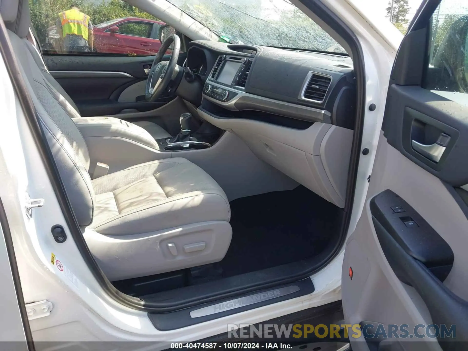 5 Photograph of a damaged car 5TDYZRFH3KS312016 TOYOTA HIGHLANDER 2019