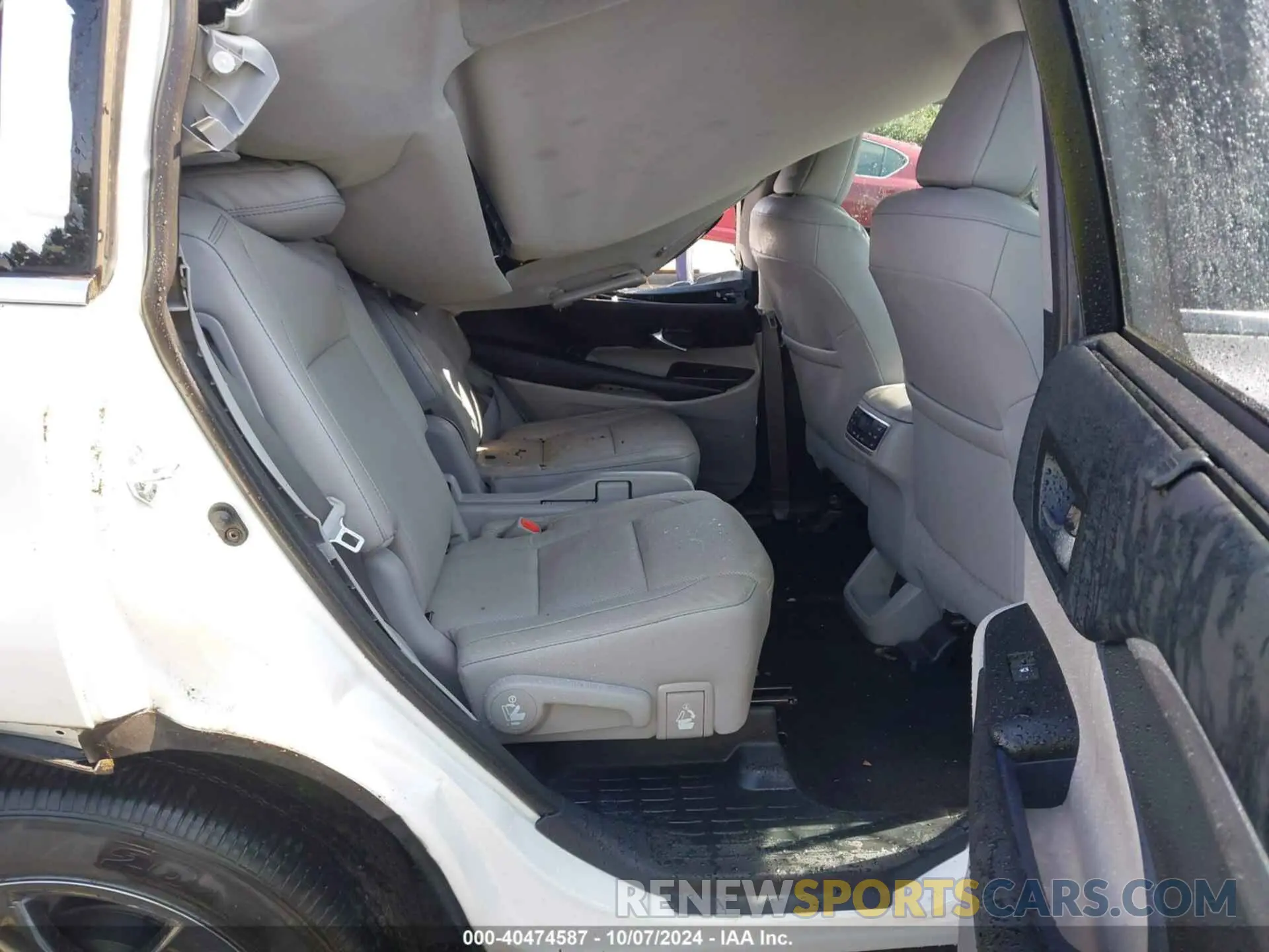 8 Photograph of a damaged car 5TDYZRFH3KS312016 TOYOTA HIGHLANDER 2019