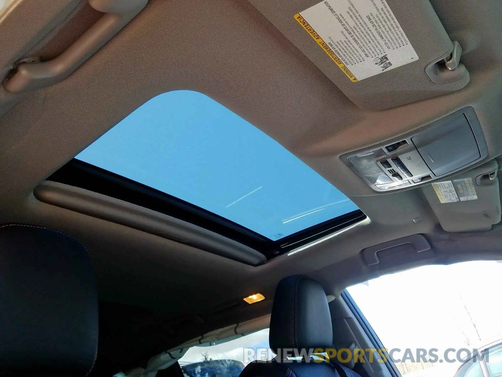 9 Photograph of a damaged car 5TDYZRFH3KS342861 TOYOTA HIGHLANDER 2019