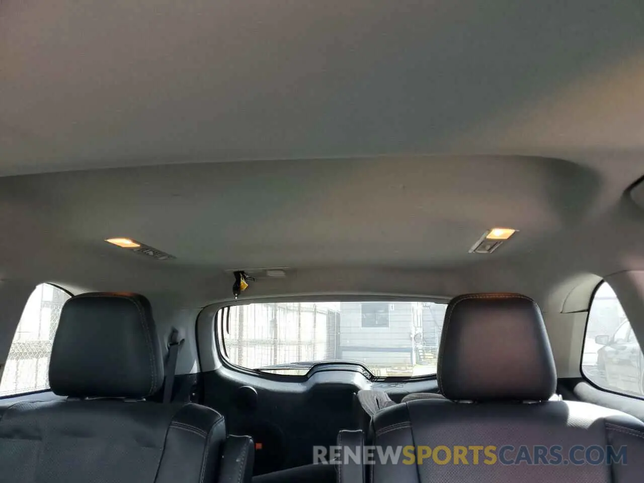 10 Photograph of a damaged car 5TDYZRFH3KS366626 TOYOTA HIGHLANDER 2019
