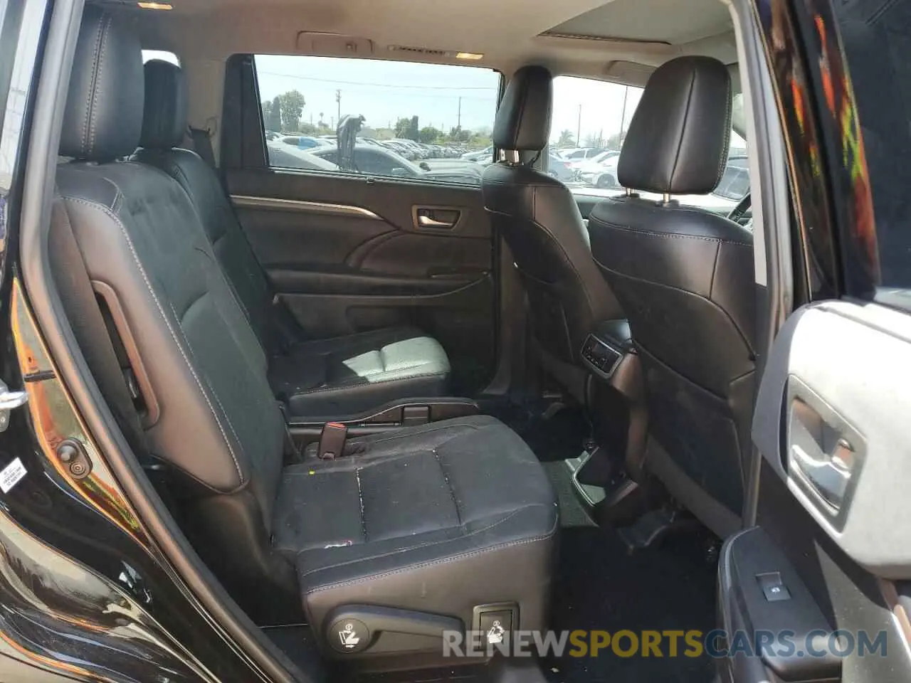 11 Photograph of a damaged car 5TDYZRFH3KS366626 TOYOTA HIGHLANDER 2019