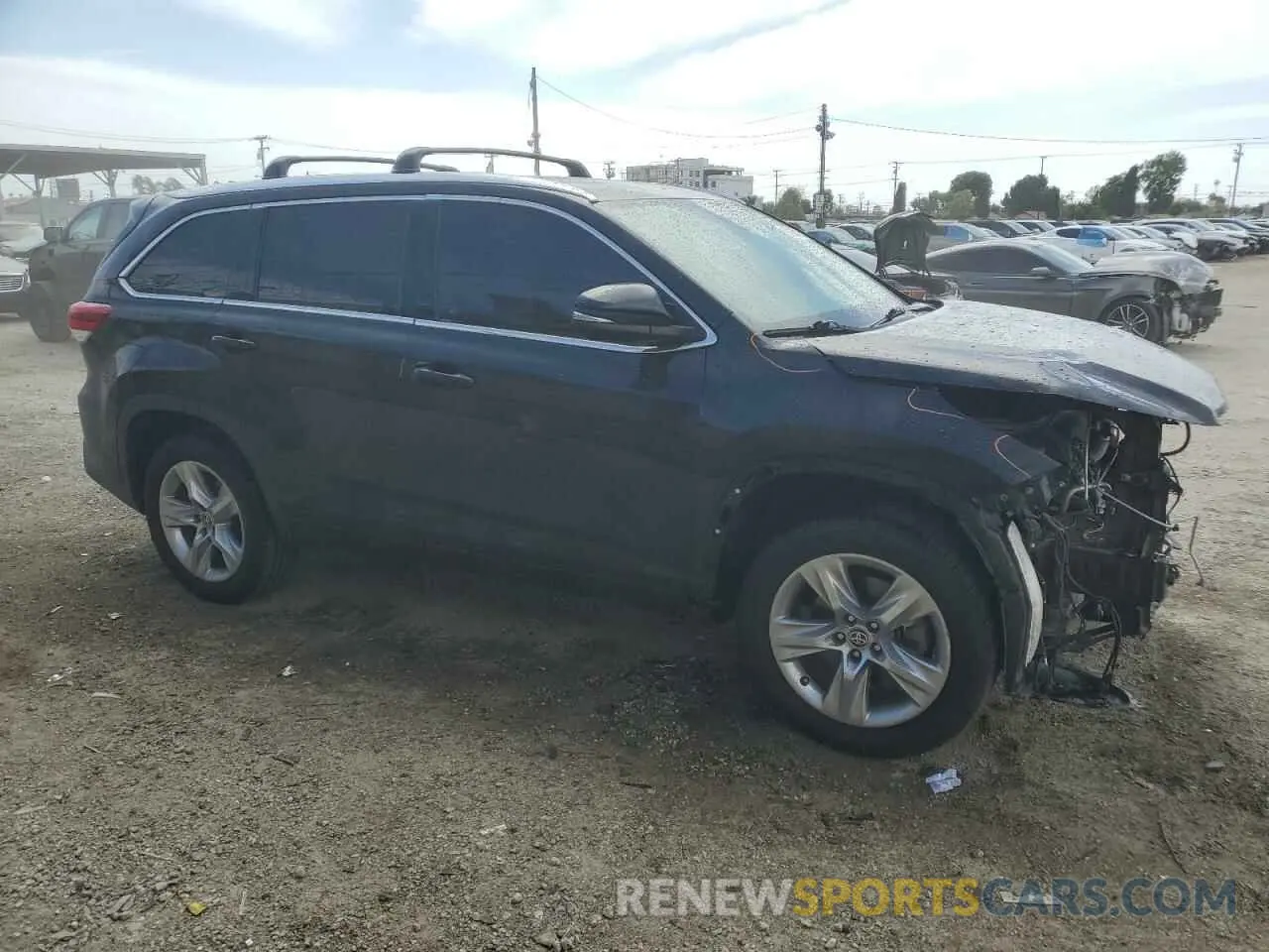 4 Photograph of a damaged car 5TDYZRFH3KS366626 TOYOTA HIGHLANDER 2019