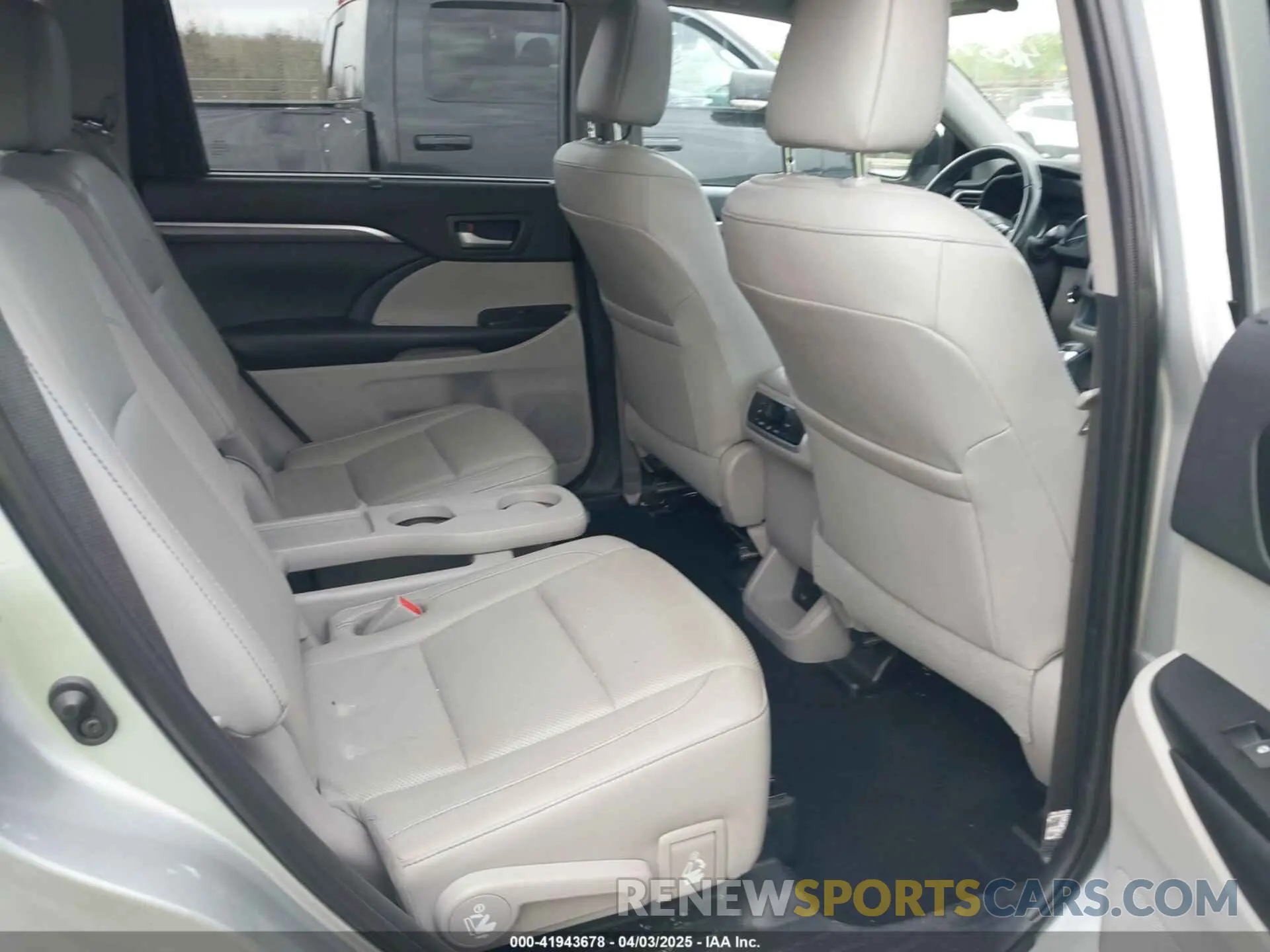 8 Фотография поврежденного автомобиля 5TDYZRFH4KS294657 TOYOTA HIGHLANDER 2019
