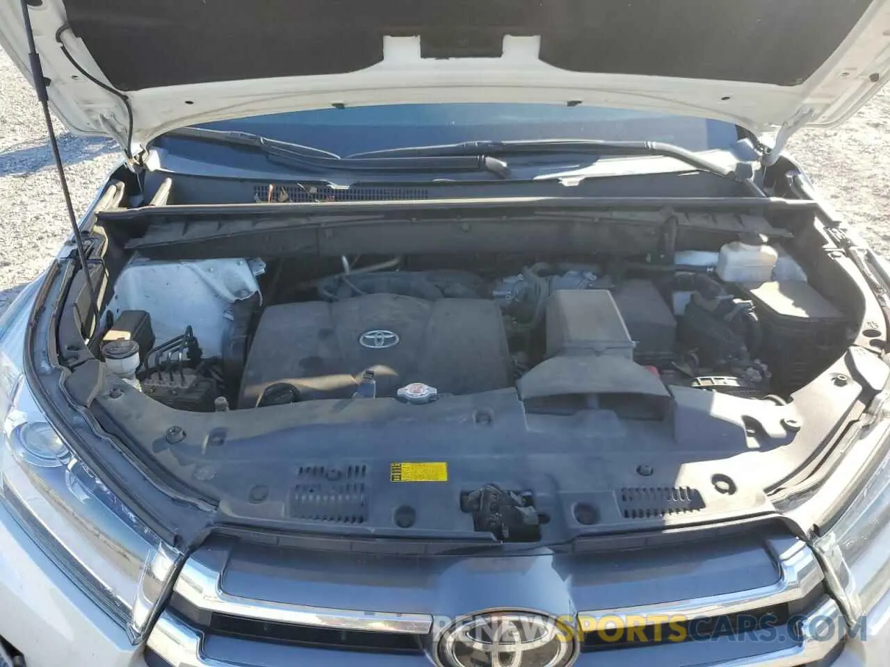 11 Photograph of a damaged car 5TDYZRFH4KS329505 TOYOTA HIGHLANDER 2019