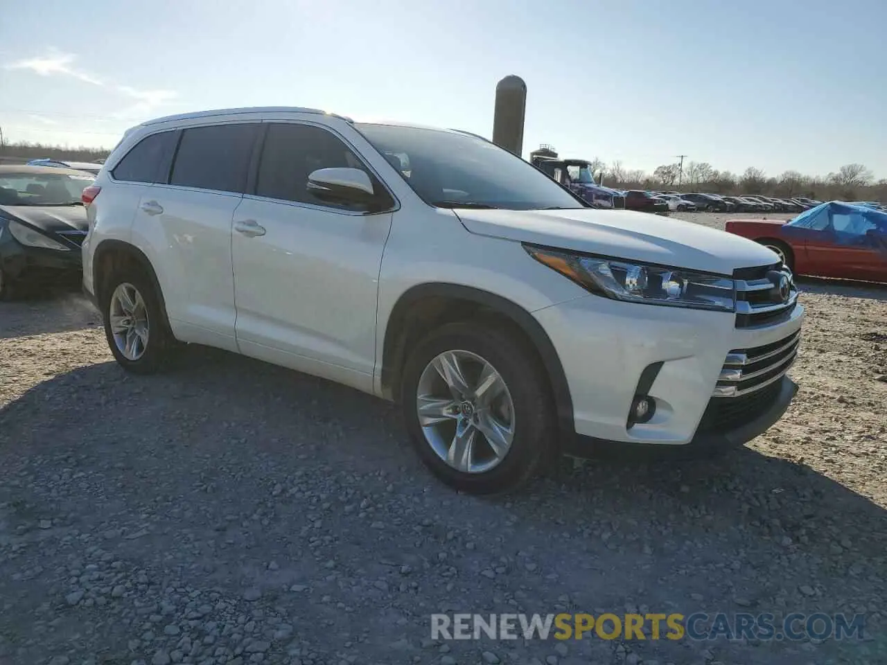 4 Photograph of a damaged car 5TDYZRFH4KS329505 TOYOTA HIGHLANDER 2019