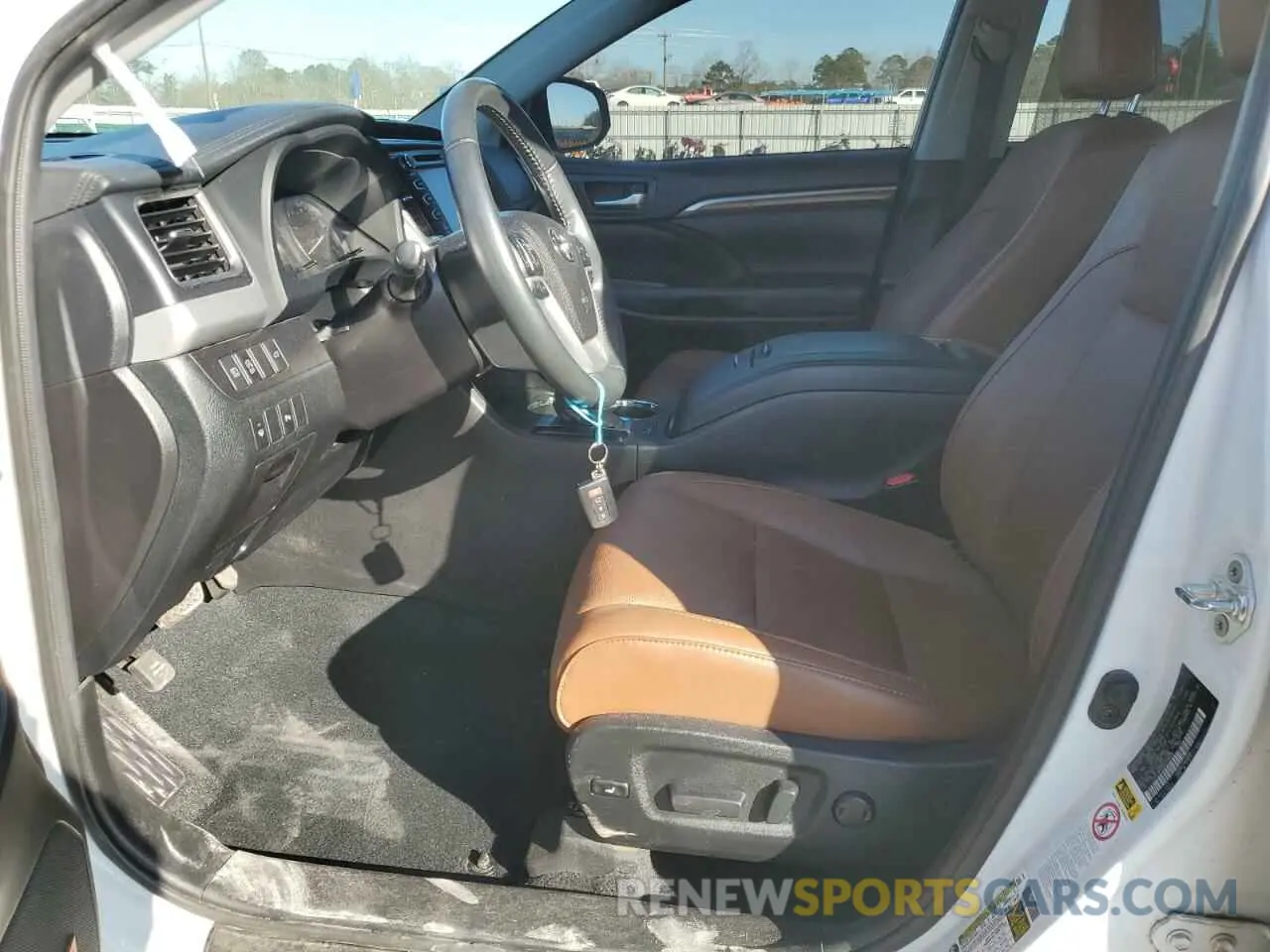7 Photograph of a damaged car 5TDYZRFH4KS329505 TOYOTA HIGHLANDER 2019