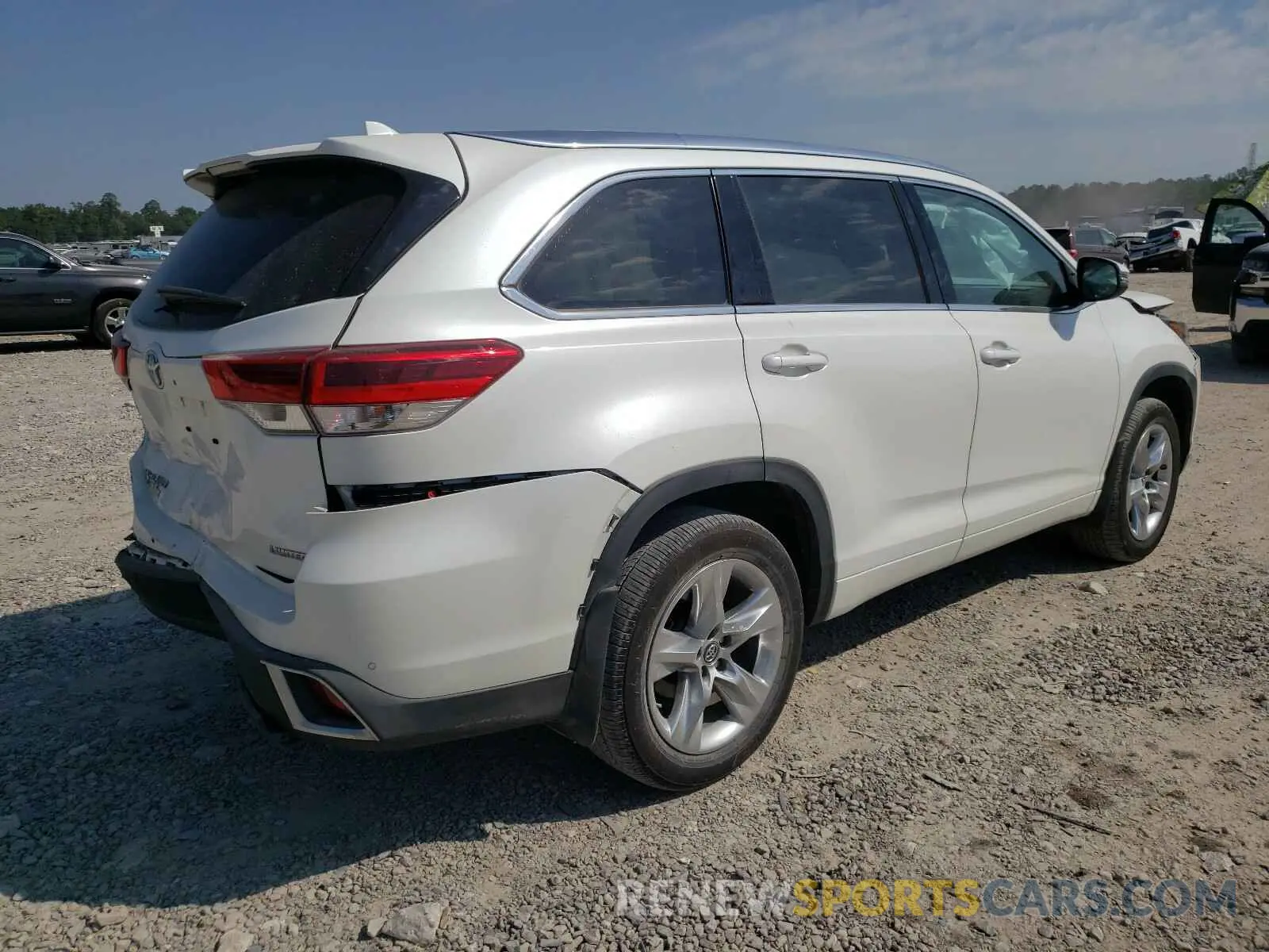 4 Photograph of a damaged car 5TDYZRFH4KS357188 TOYOTA HIGHLANDER 2019