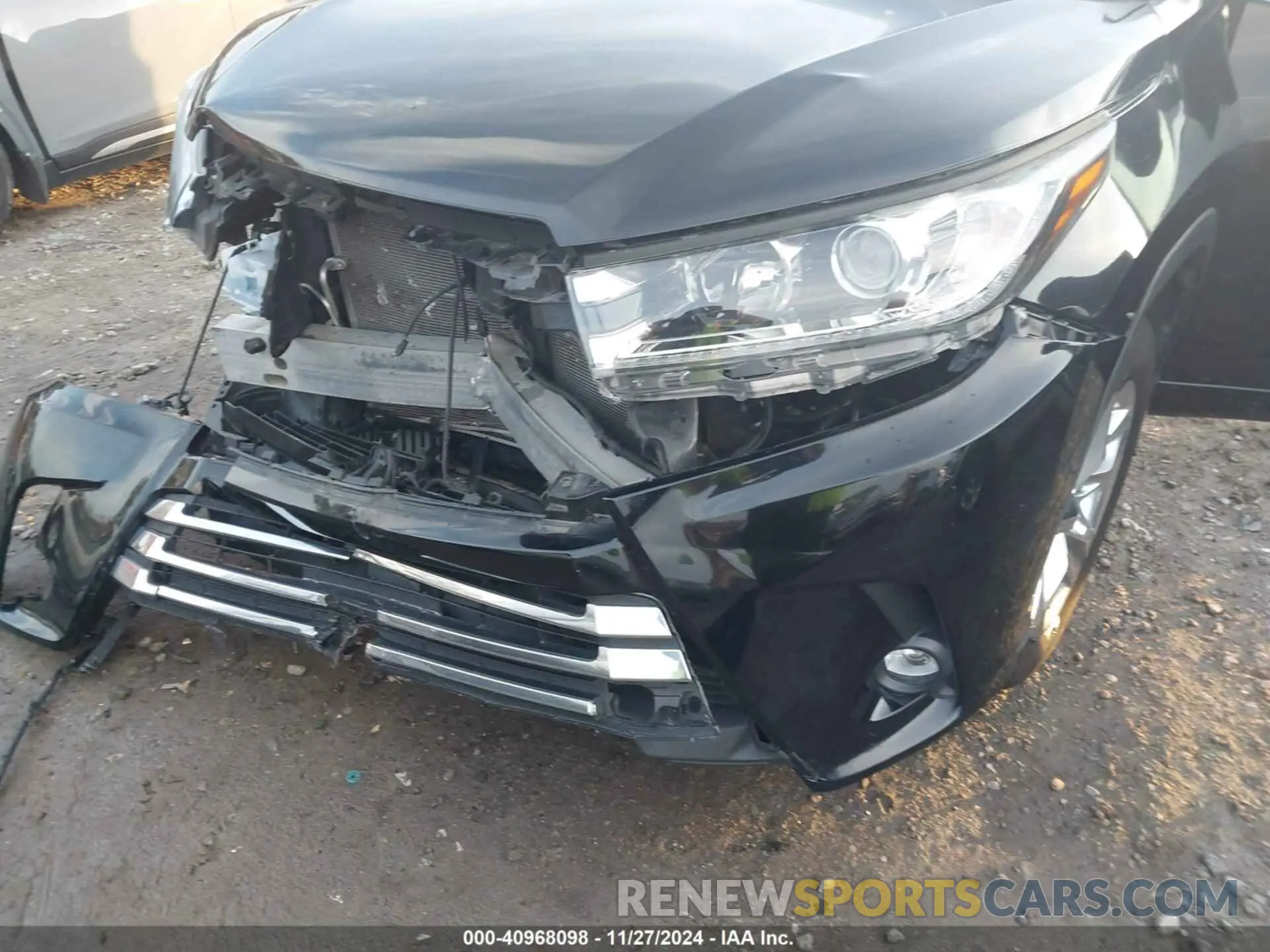 17 Photograph of a damaged car 5TDYZRFH5KS298250 TOYOTA HIGHLANDER 2019