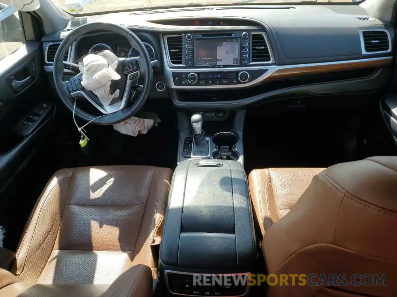 8 Photograph of a damaged car 5TDYZRFH5KS332655 TOYOTA HIGHLANDER 2019