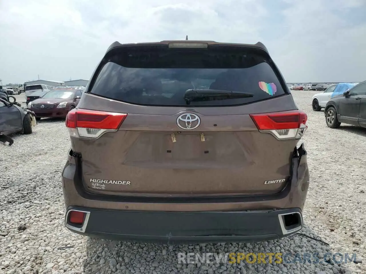 6 Photograph of a damaged car 5TDYZRFH6KS298306 TOYOTA HIGHLANDER 2019
