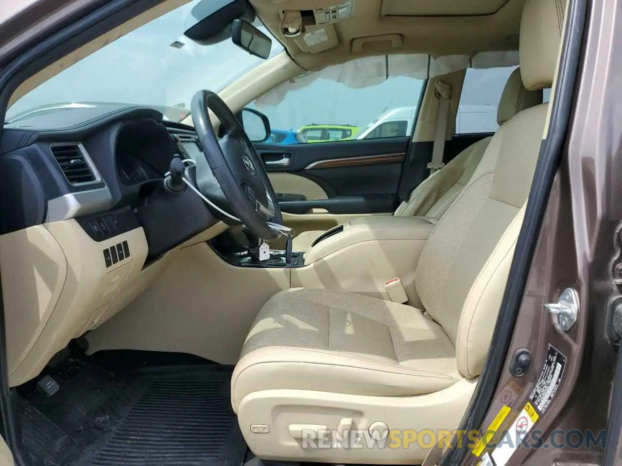7 Photograph of a damaged car 5TDYZRFH6KS298306 TOYOTA HIGHLANDER 2019