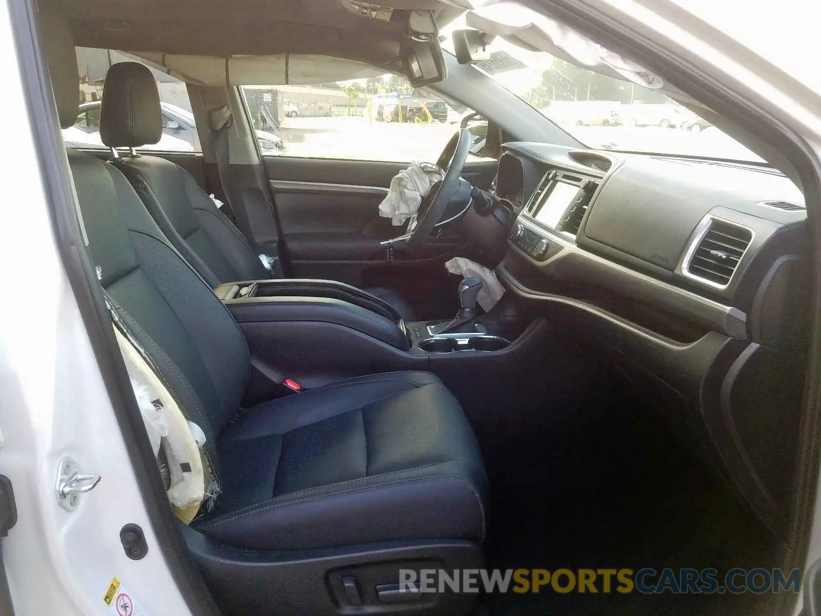 5 Photograph of a damaged car 5TDYZRFH7KS315503 TOYOTA HIGHLANDER 2019