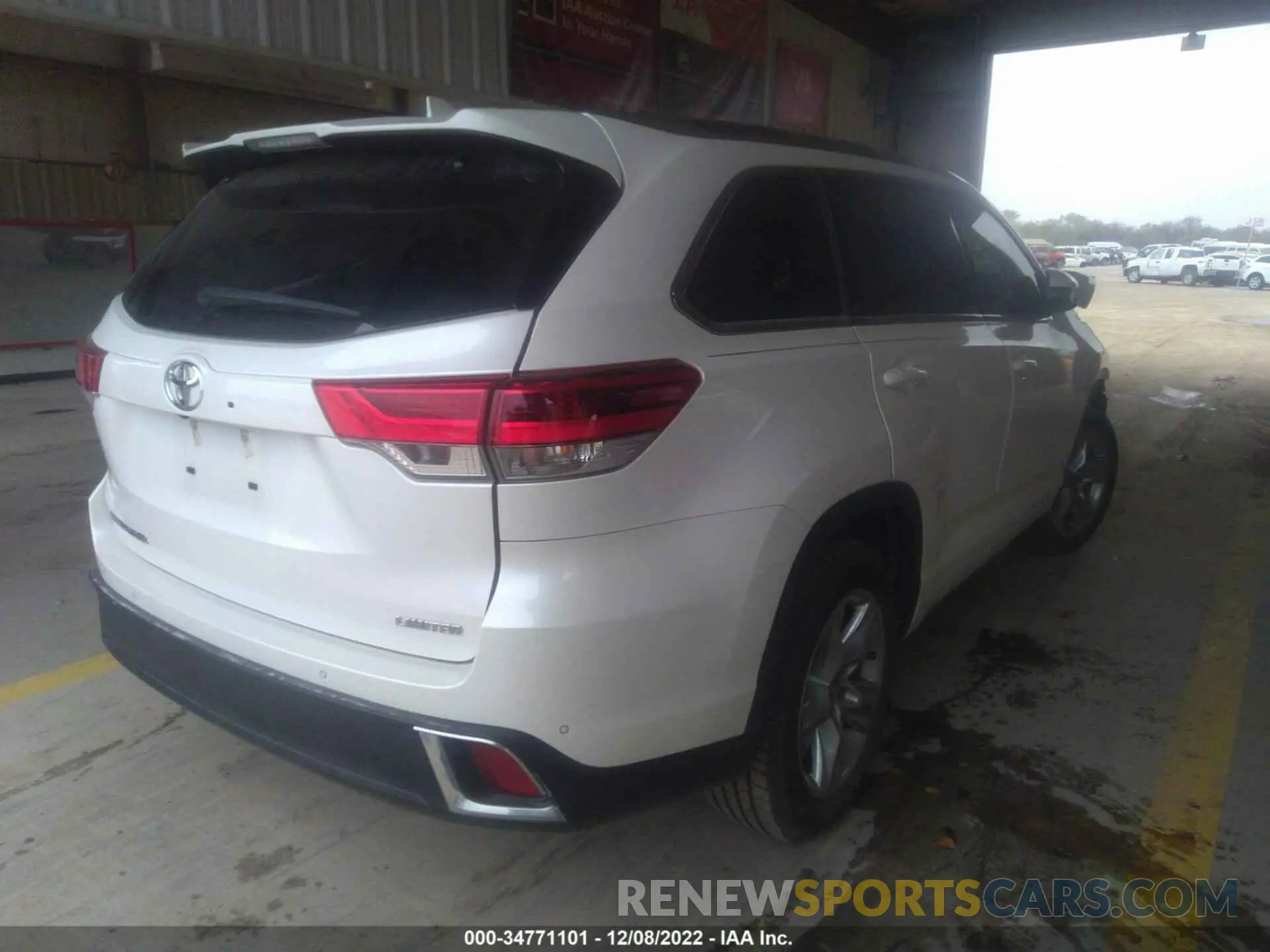 4 Photograph of a damaged car 5TDYZRFH7KS316893 TOYOTA HIGHLANDER 2019