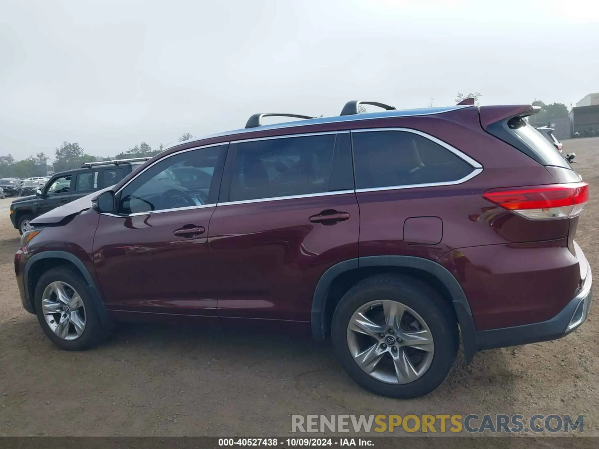 14 Photograph of a damaged car 5TDYZRFH7KS329837 TOYOTA HIGHLANDER 2019