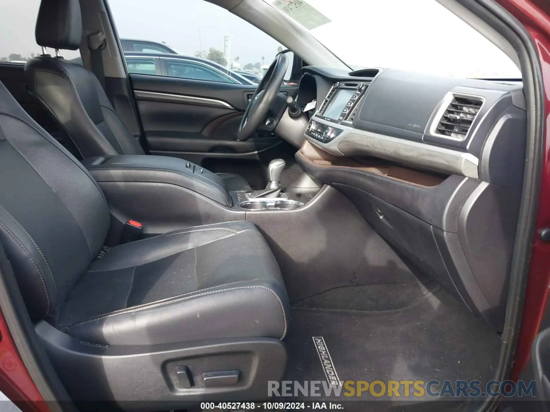 5 Photograph of a damaged car 5TDYZRFH7KS329837 TOYOTA HIGHLANDER 2019