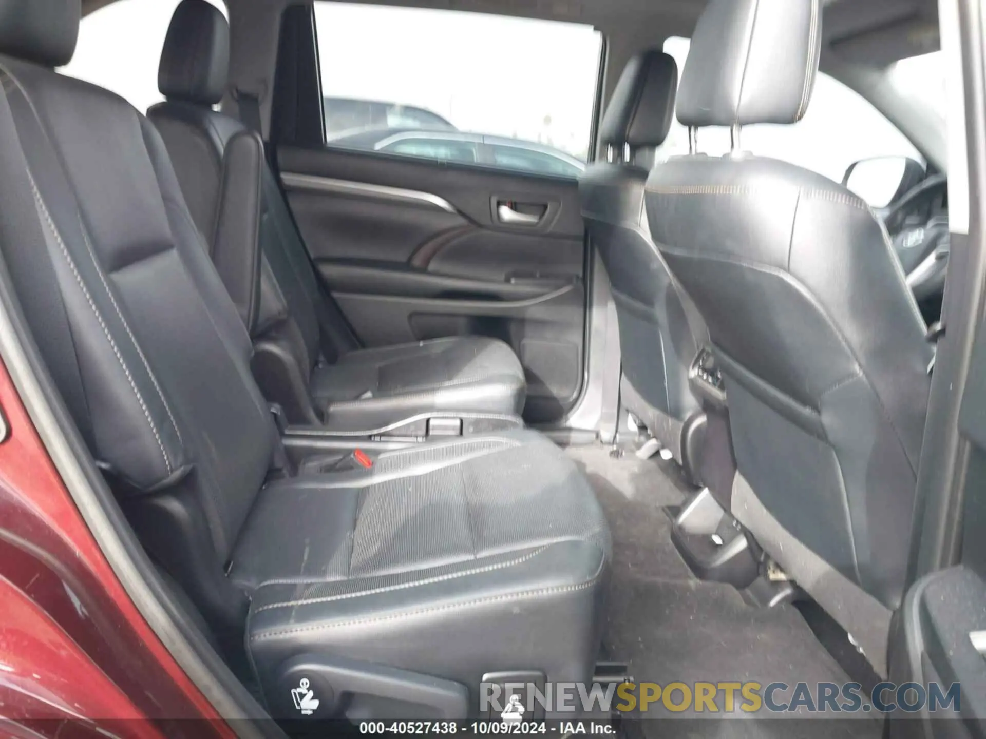 8 Photograph of a damaged car 5TDYZRFH7KS329837 TOYOTA HIGHLANDER 2019