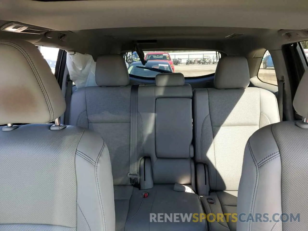 10 Photograph of a damaged car 5TDYZRFH7KS331412 TOYOTA HIGHLANDER 2019