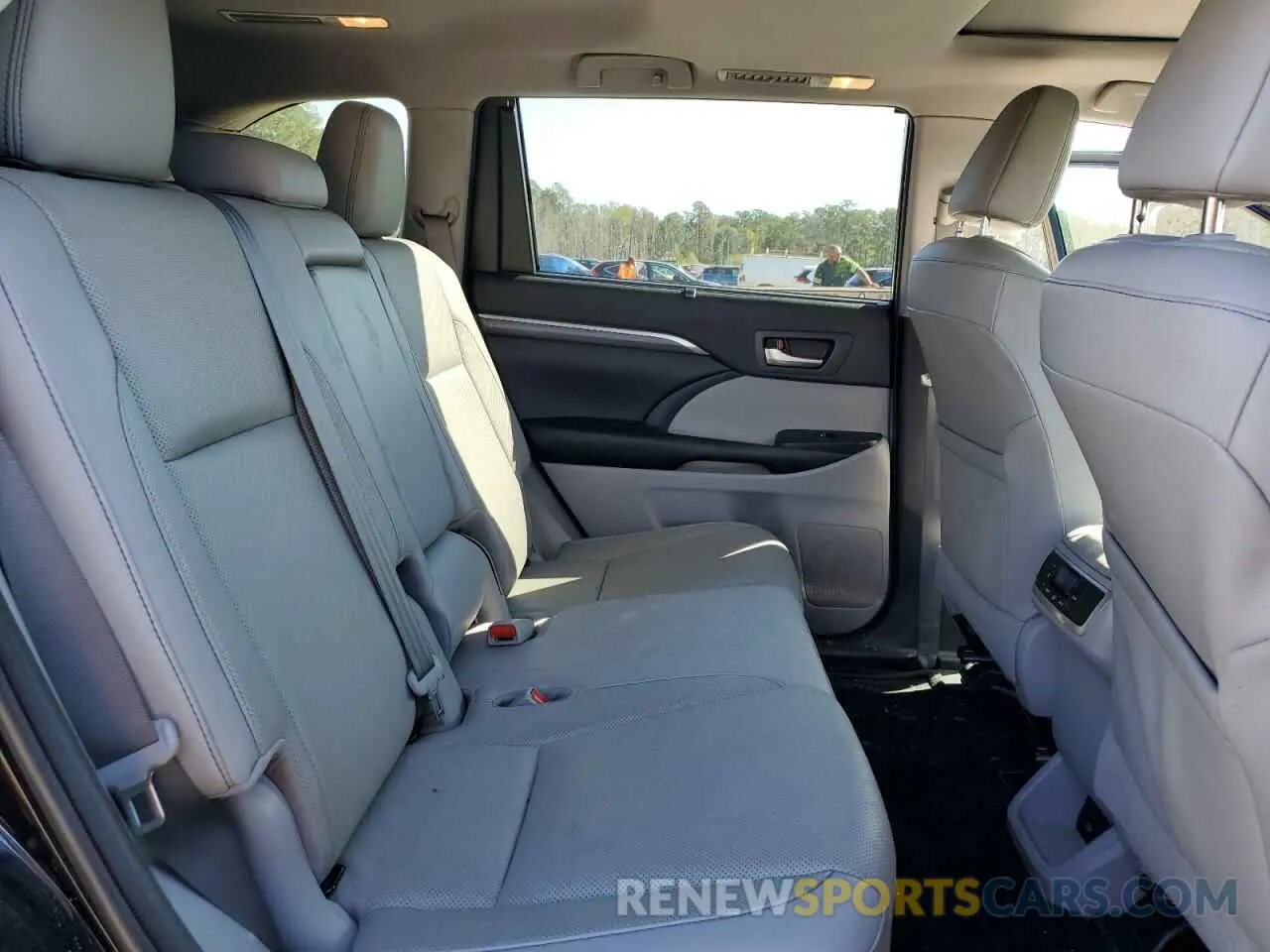 11 Photograph of a damaged car 5TDYZRFH7KS331412 TOYOTA HIGHLANDER 2019