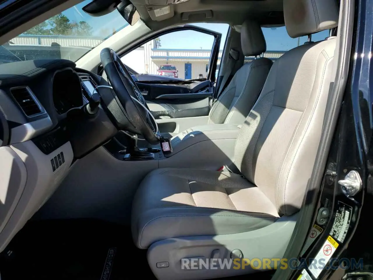 7 Photograph of a damaged car 5TDYZRFH7KS331412 TOYOTA HIGHLANDER 2019