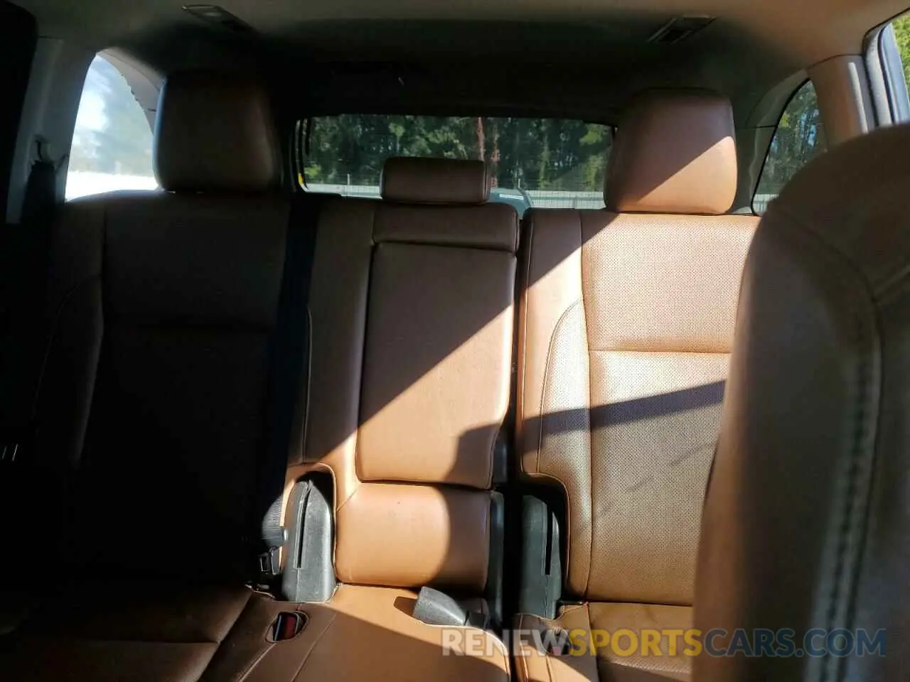 10 Photograph of a damaged car 5TDYZRFH8KS293673 TOYOTA HIGHLANDER 2019